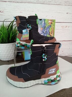 NWT Skechers Mega-Craft 2.0 Minecraft Water Repellent Boots Kids Size 4